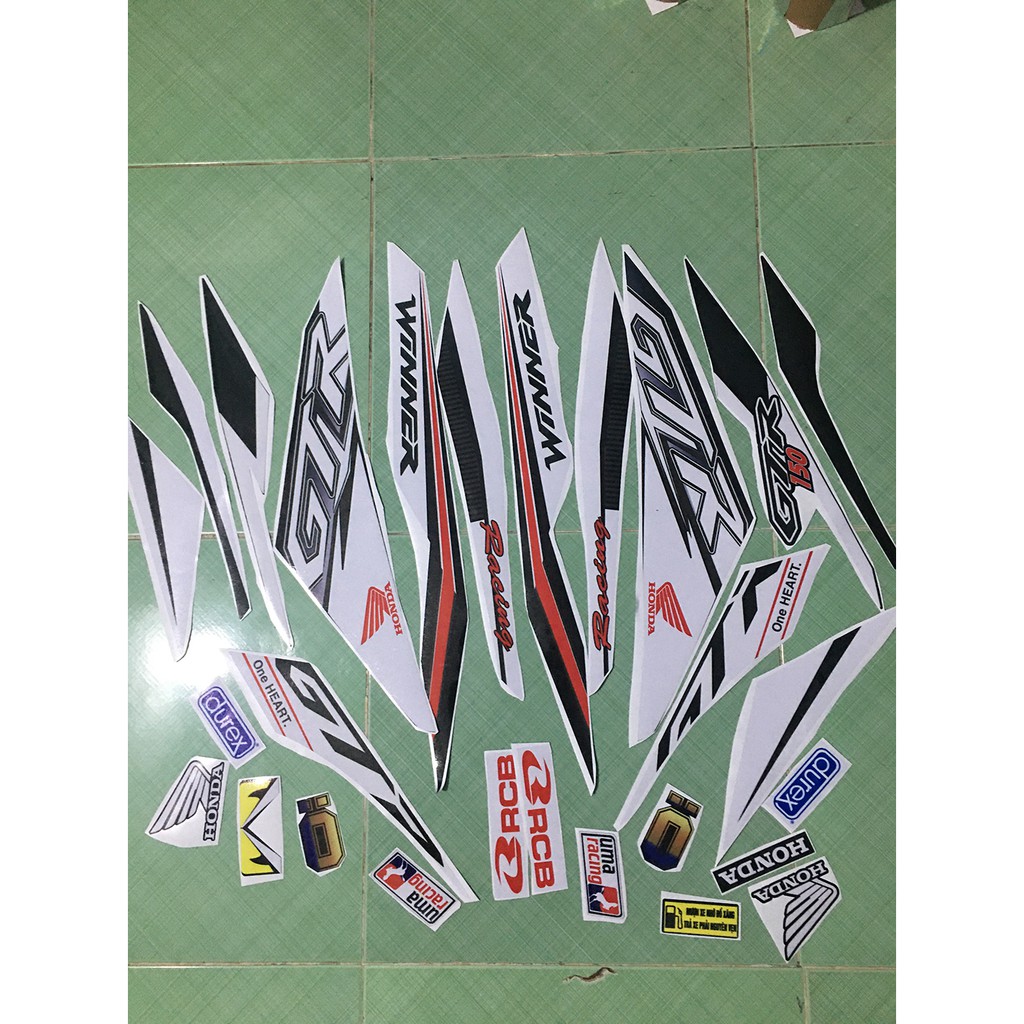 Tem winner GTR trắng đen