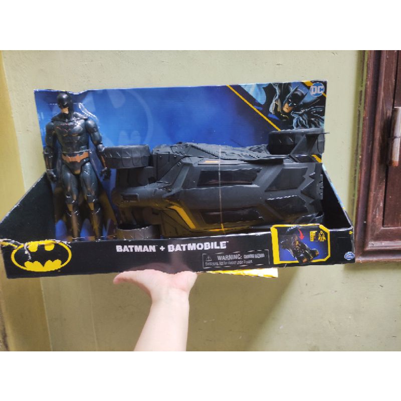 Bộ Batman 30cm và siêu xe Batmobile to có thể được nắp xe