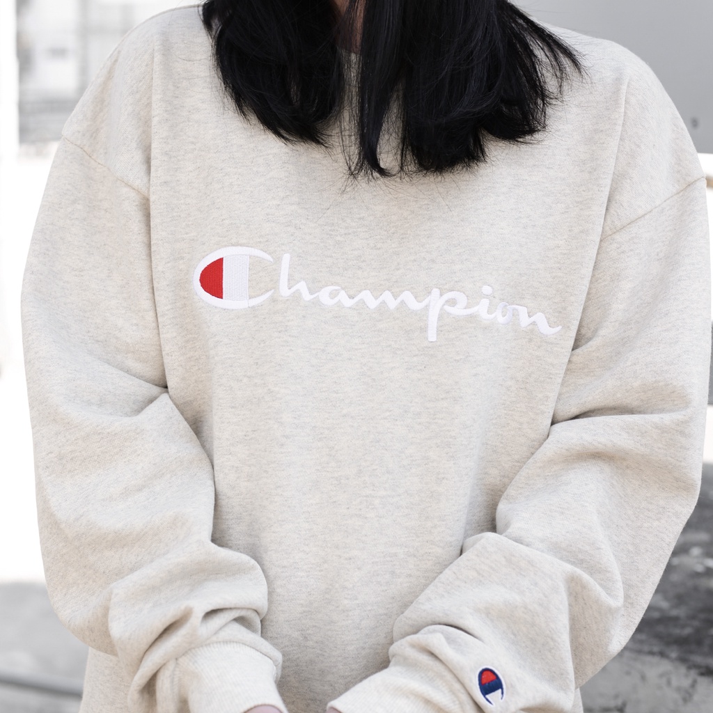 Áo Tay Dài Sweater Champion In Chữ Sắc Nét Chất Liệu NỈ Da Cá Cotton Màu Xám Nhạt From Rộng Thoải Mái Unisex Nam-Nữ