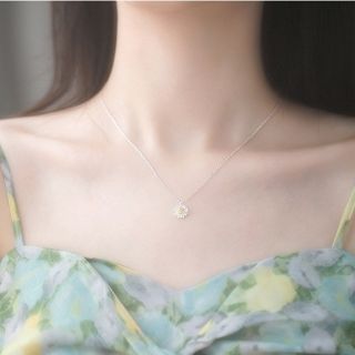 Vòng cổ hình hoa cúc