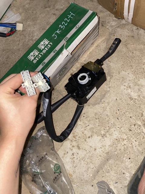 Sản phẩm gia đình làm: Công tắc tổng hợp 323H