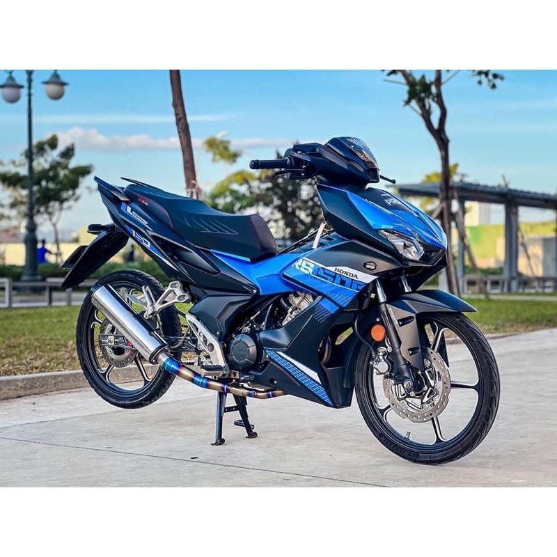 Tem xe Rs winner X đen xanh ( mẫu tem ép nhám)