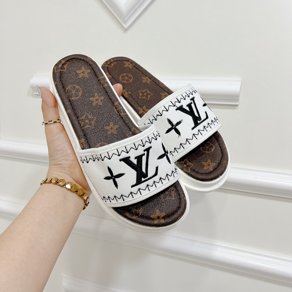 Dép nữ bản ngang lv thêu đế đúc bánh mình 2p chất Canvas bền đi cực êm - Chị Chảnh Store