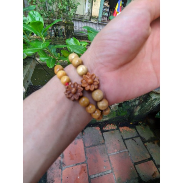Vòng tay nữ người lớn gỗ dâu tằm loại 8ly 10ly charm mix hoa sen