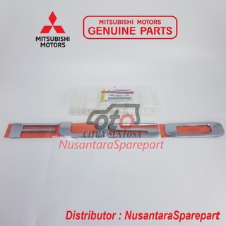 Biểu Tượng FUSO Nguyên Bản Phía Trước MITSUBISHI MK546617M.