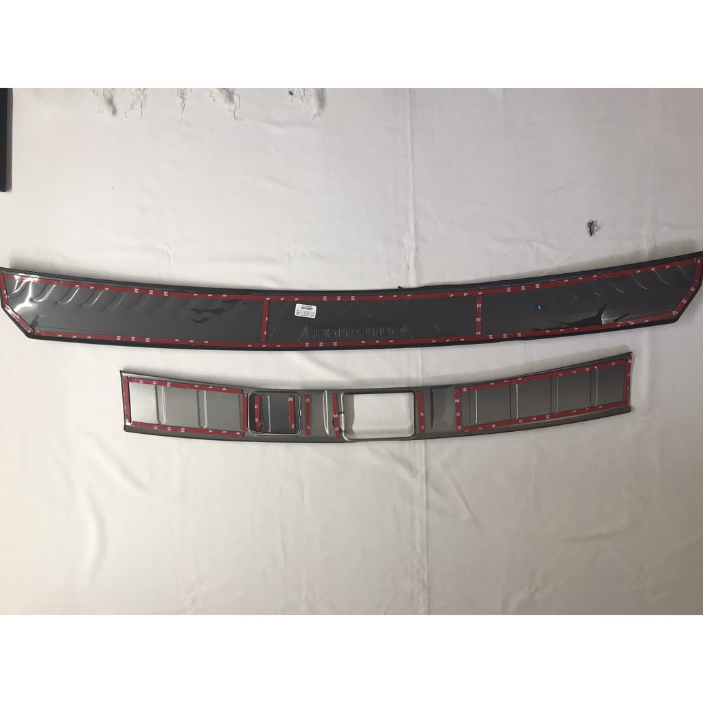 Bộ ốp chống trầy cốp trong, ngoài xe Mitsubishi Outlander 2018-2021, chất liệu Titan