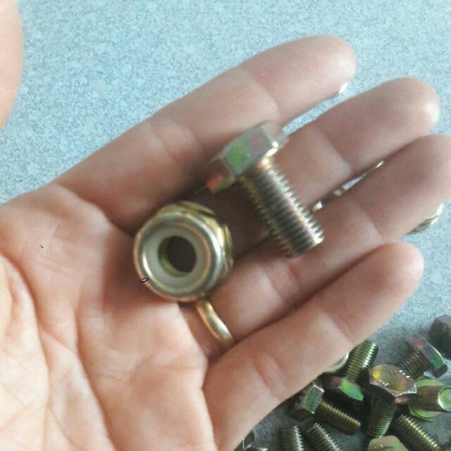 Ốc tán ren ngược