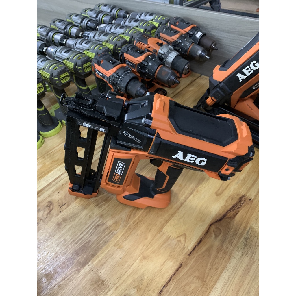 Máy bắn đinh AEG 18V không than - AEG B16N18
