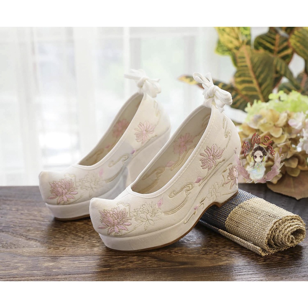 Giày thêu vải đế 8cm giày đế xuồng