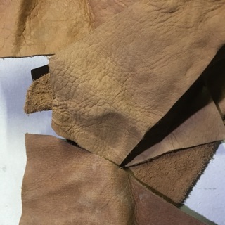 Da bò vụn , da mộc , da lớp 1 , dày 2.1 mm. Miếng nhỏ hơn bàn tay , handmade leather da thật