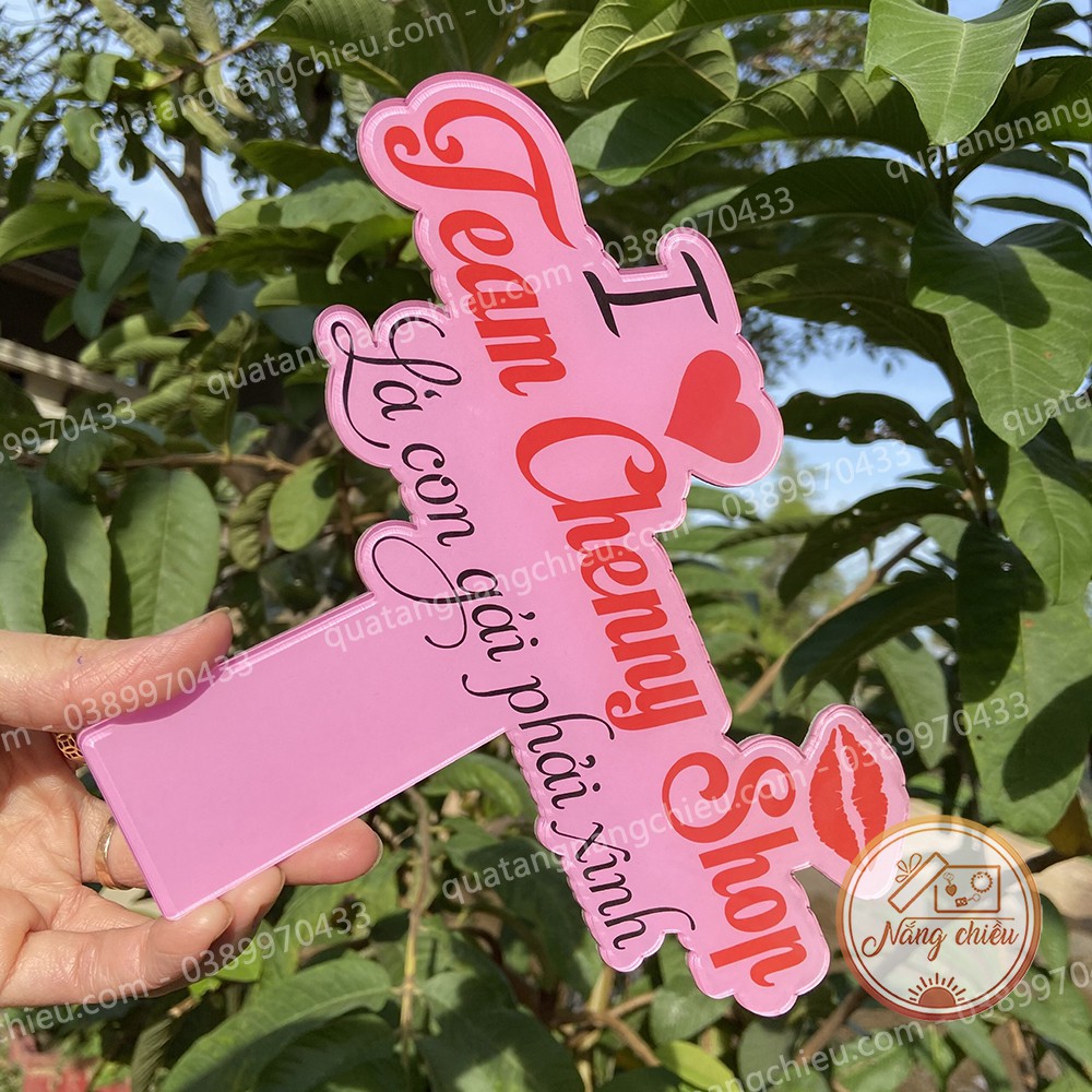 Bảng hiệu cầm tay nền hồng, đạo cụ chụp ảnh sản phẩm_ Hastag cho thôi nôi, đám cưới, đám hỏi, sự kiện