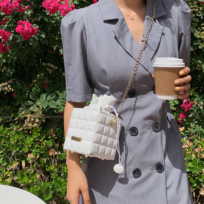 Túi đeo chéo IELGY hình vuông nhỏ thời trang đơn giản dây chuỗi xích họa tiết hình thoi dành cho nữ