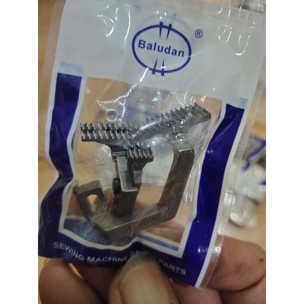 răng cưa vắt sổ 4 chỉ