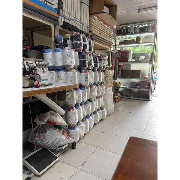 Chỉ Vắt Sổ. Tơ vắt sổ trắng đen cuộn 1kg. Hàng Nguyên Anh sợi 150.