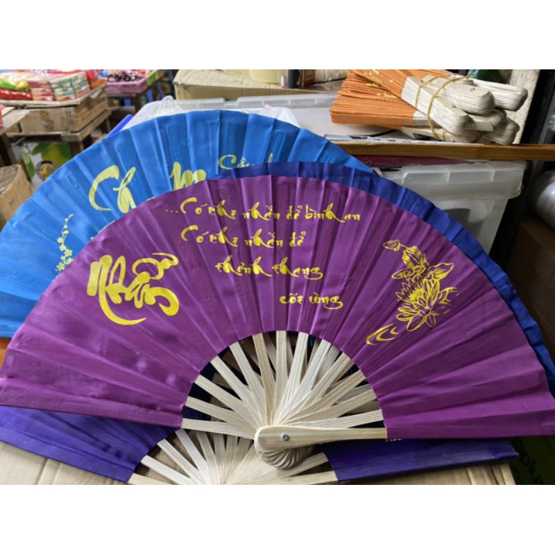 GIÁ SỈ Quạt Vải Thầy Vẽ Chữ Thư Pháp các cỡ