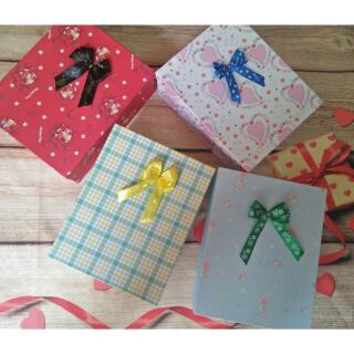 Hộp quà cao cấp đính nơ ruy băng size lớn(28x22cm)