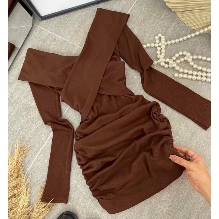 Đầm len Đen trễ vai đắp chéo nhúng hai bên eo , váy body tôn dáng