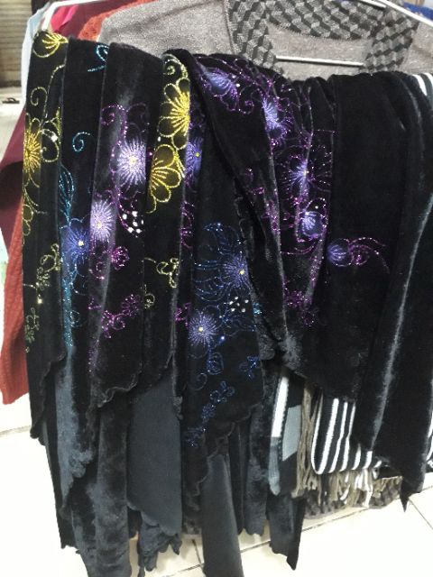 Khăn nhung bà già