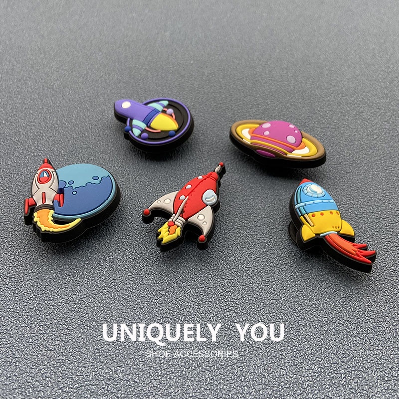 Crocs / jibbitz charms Giày Crocs Họa Tiết Tàu Không Gian Tên Lửa Hoạt Hình Trang Trí