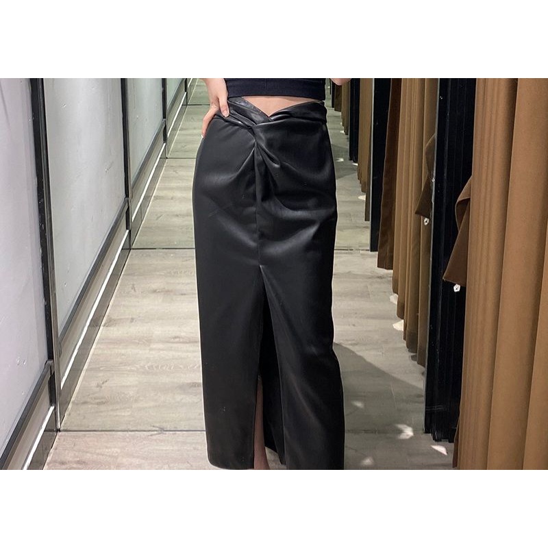 Chân váy da dáng dài xẻ tà MNG