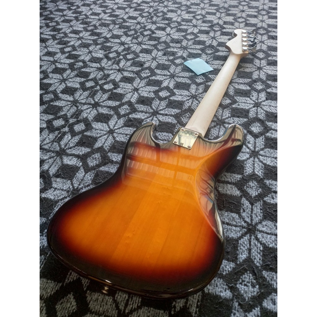 ĐÀN GUITAR ĐIỆN BASS SQUIER 0370760500