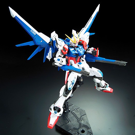 Mô hình lắp ráp Gundam Bandai RG 23 Build Strike Gundam Full Package