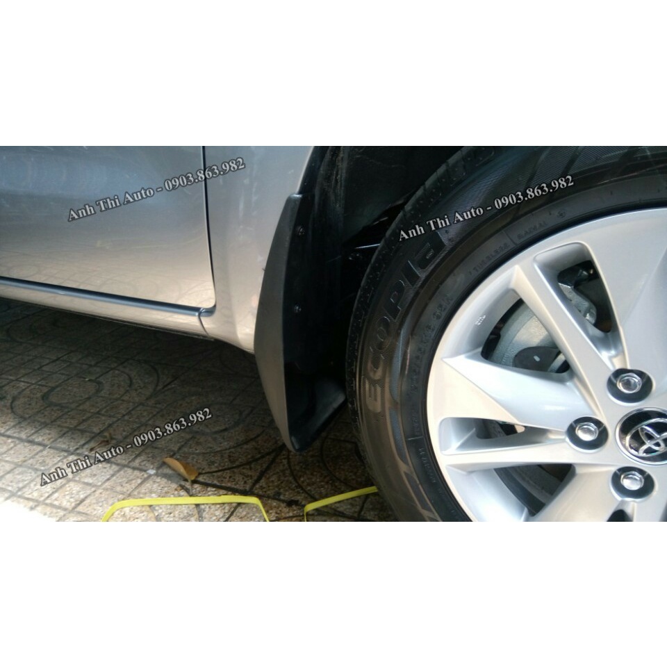 Bộ 4 Chắn Bùn Nhựa Dẻo Xe Toyota Innova 2006 đến 2021 kèm ốc vít  lắp vừa form xe, lắp đặt dễ dàng tại nhà