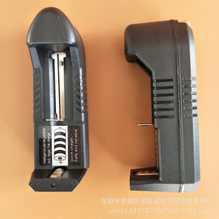 Sạc pin đa năng chân cắm 220V 18650,14500,14650,17670,10440,18700,18350,18500,25500,17500, AA, AAA