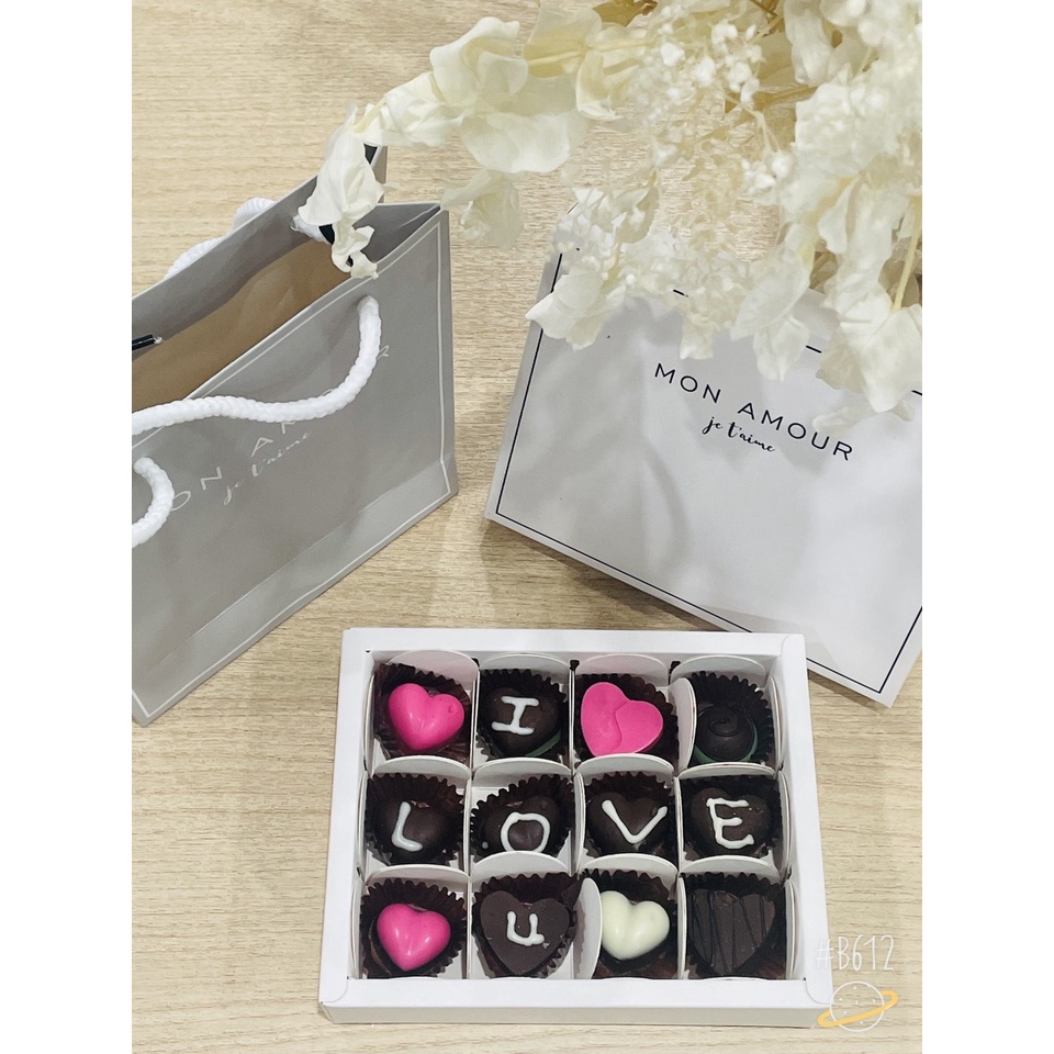 Hộp quà socola valentine MÀU TRẮNG 12 viên FIGO