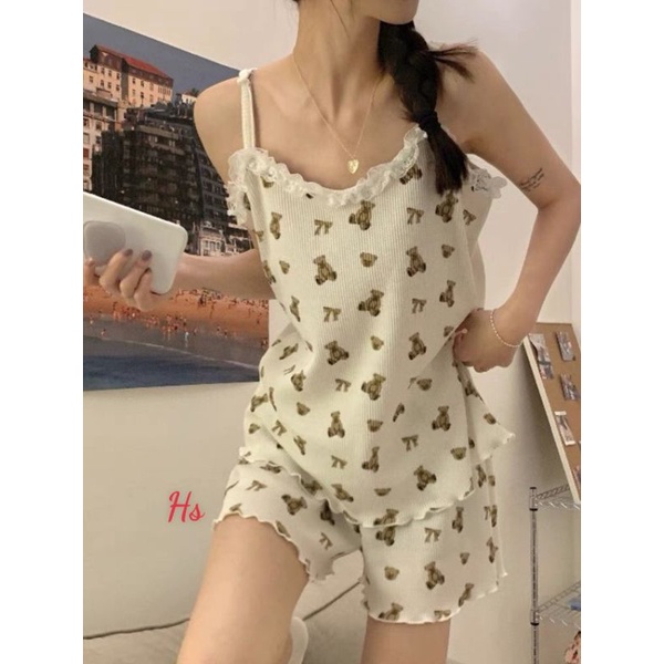 Bộ Ngủ Nữ Áo 2 Dây Viền Ren Quần Short Ống Rộng Họa Tiết Gấu | BigBuy360 - bigbuy360.vn