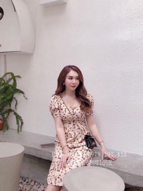 Váy hoa cổ vuông
