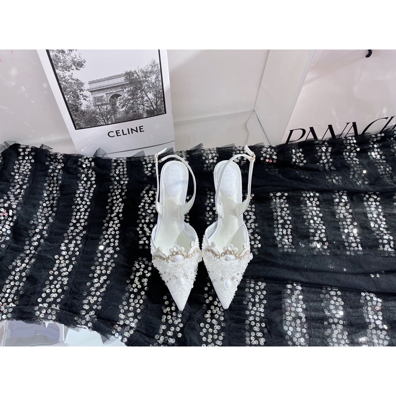 Giày cao gót mũi nhọn quai hậu đính đá và vải ren phong cách hoàng gia thương hiệu Rene Caovilla da thật cao cấp