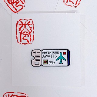 Pin cài hình máy bay, tag
