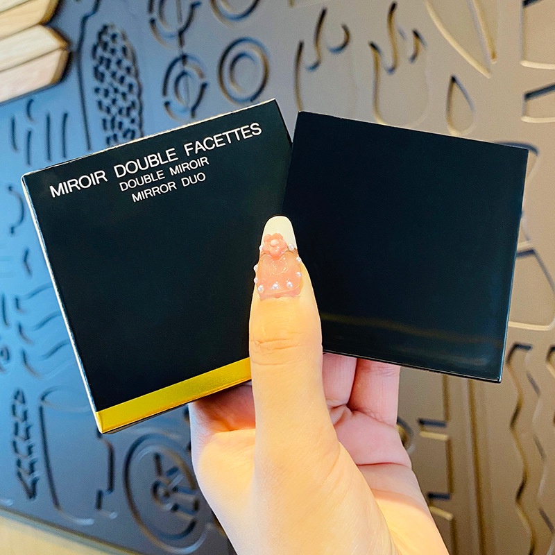 Gương trang điểm cầm tay gấp gọn