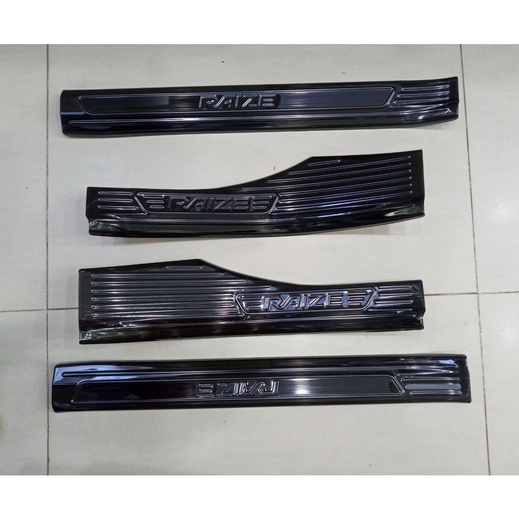 Ốp Bậc Cửa Cho Xe Toyota Raize 2021 2022 Titan