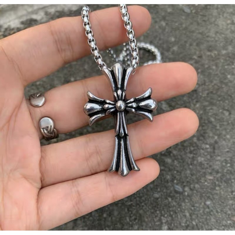 Mặt dây chuyền thánh giá CHROME HEART chất liệu titan thép cao cấp