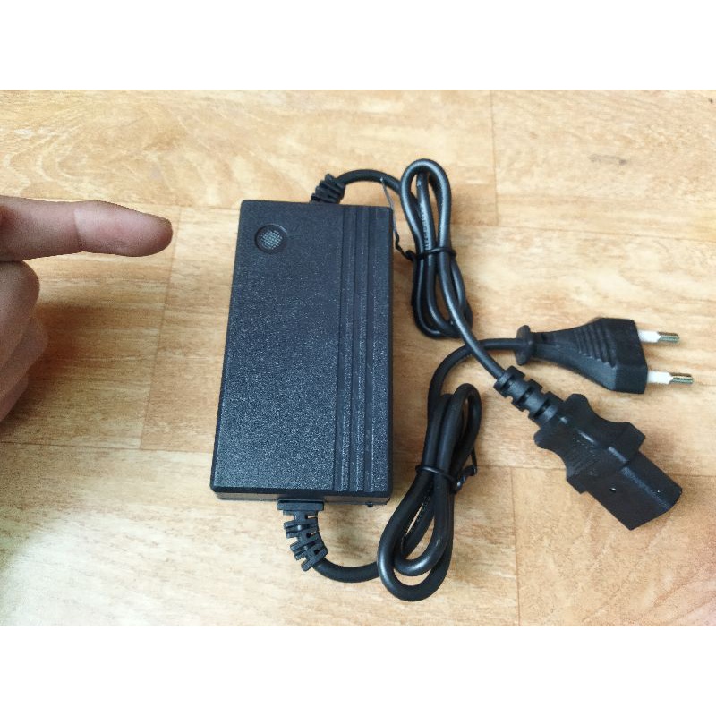 Sạc acquy cho bình phun thuốc trừ sâu 12v 8ah