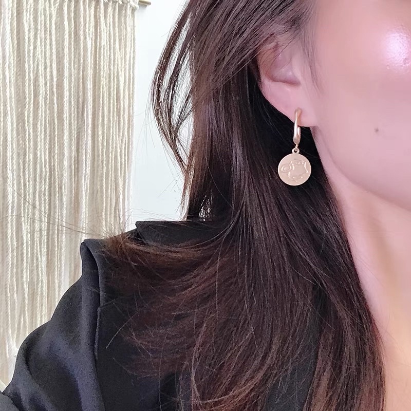 Hoa tai mặt cười vuông tròn - Maben