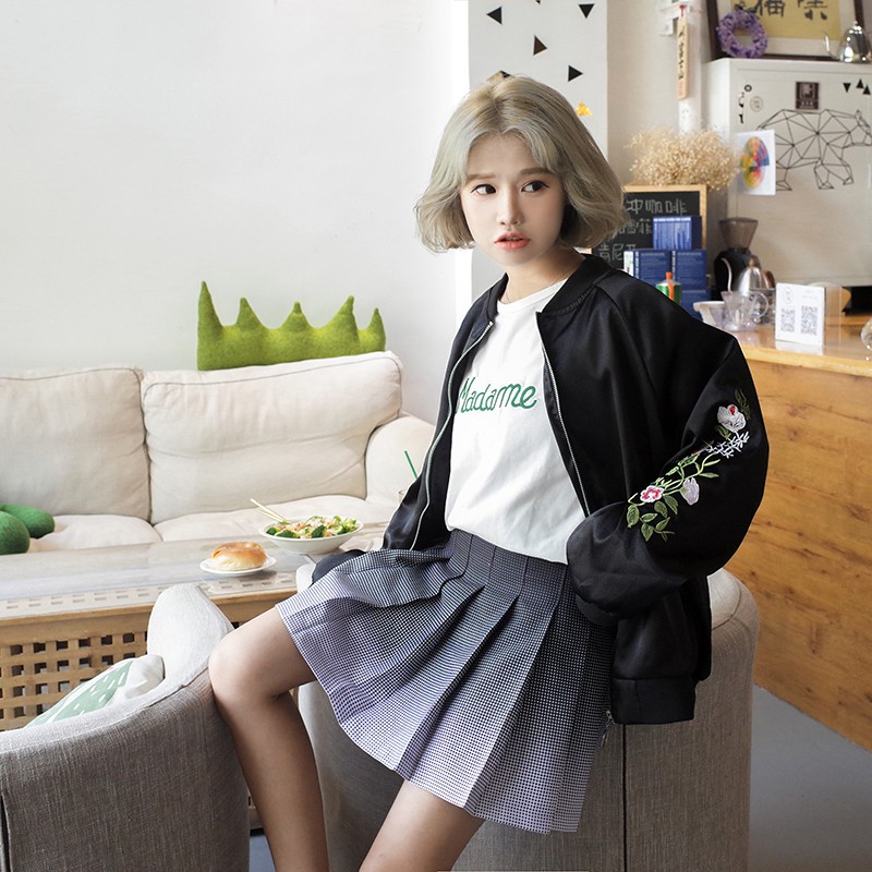 [NGODT1120 - giảm thêm 15k]  Áo khoác bomber thêu hoa size M, đen | BigBuy360 - bigbuy360.vn