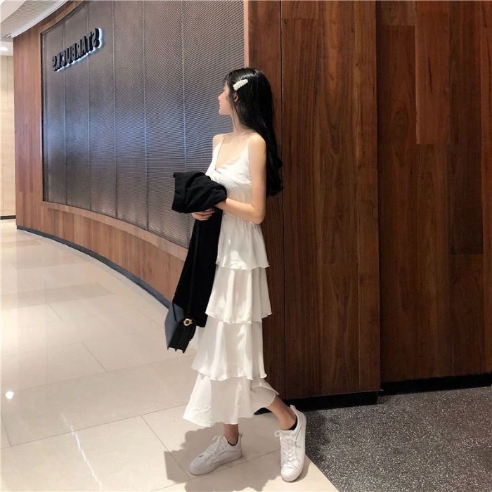 Đầm dài hai dây không tay cổ V xếp tầng nhiều lớp mỏng màu đen thời trang cho nữ | BigBuy360 - bigbuy360.vn