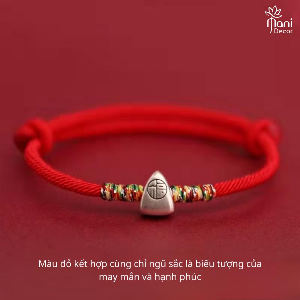 Vòng tay chỉ đỏ ngũ sắc mix charm bình an - Mani Decor