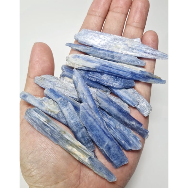 Kyanite thô tự nhiên có 3 kích cỡ dùng sưu tầm trưng bày, làm handmade, thanh tẩy bài tarot..