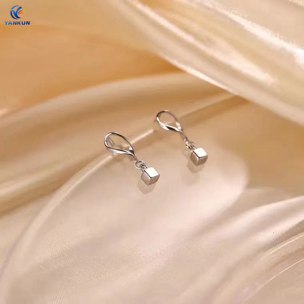 Khuyên Tai Nữ Hình Vuông Thời Trang