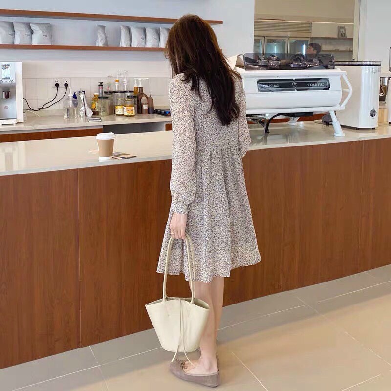 đầm xòe nhẹ bông lụa phối nút cổ vuông dài tay