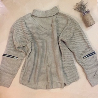 Áo len cổ chocker