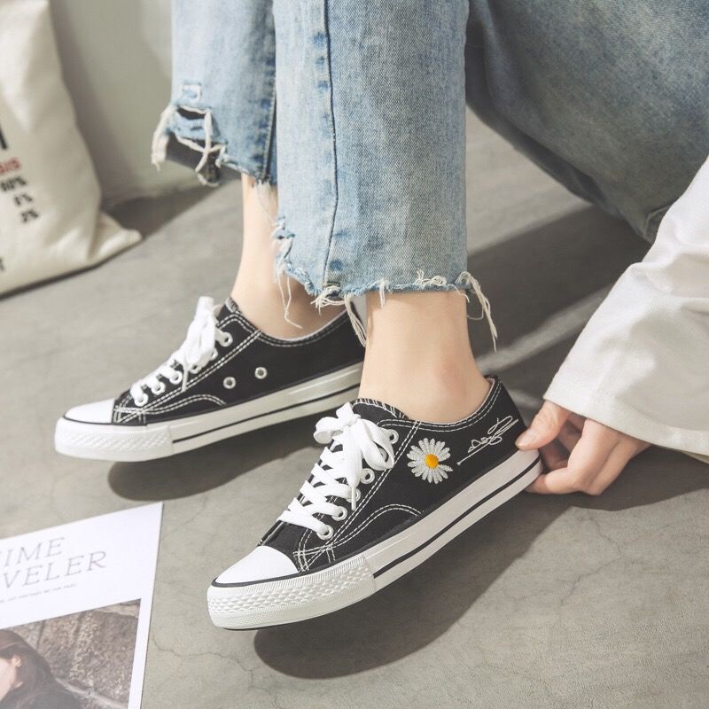 Giày thể thao nữ cổ thấp Ulzzang bata đen trắng đế bánh mì độn đế vải canvas vintage conver cute họa tiết hoa cúc đi học