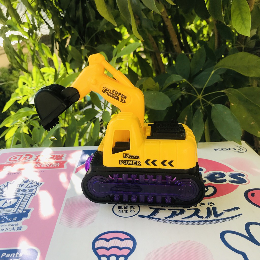 Xe máy xúc, xe công trình có nhạc và đèn cho bé