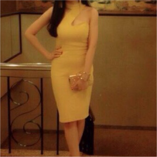 THANH LÝ ĐẦM VÀNG CUT OUT