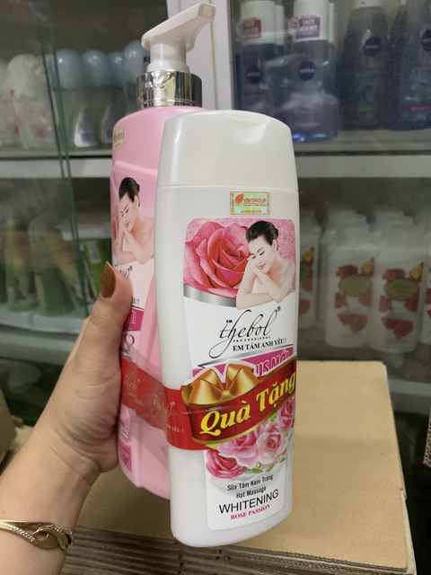 Sữa tắm hương hoa hồng em tắm anh yêu 650g tặng kèm chai nhỏ như hình ( mầu hồng ) | BigBuy360 - bigbuy360.vn