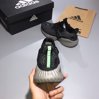 Alphabounce Instinct về đủ size nam, form gọn, gót phản quang